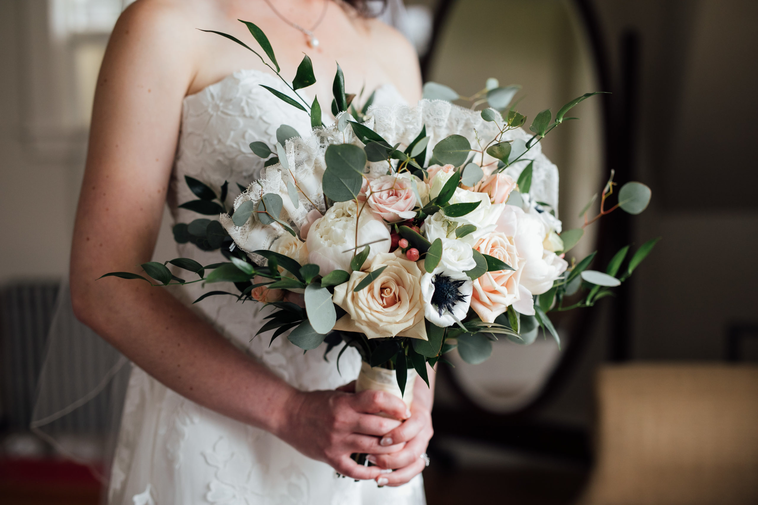 Wedding Bouquets: Your Perfect Size and Style